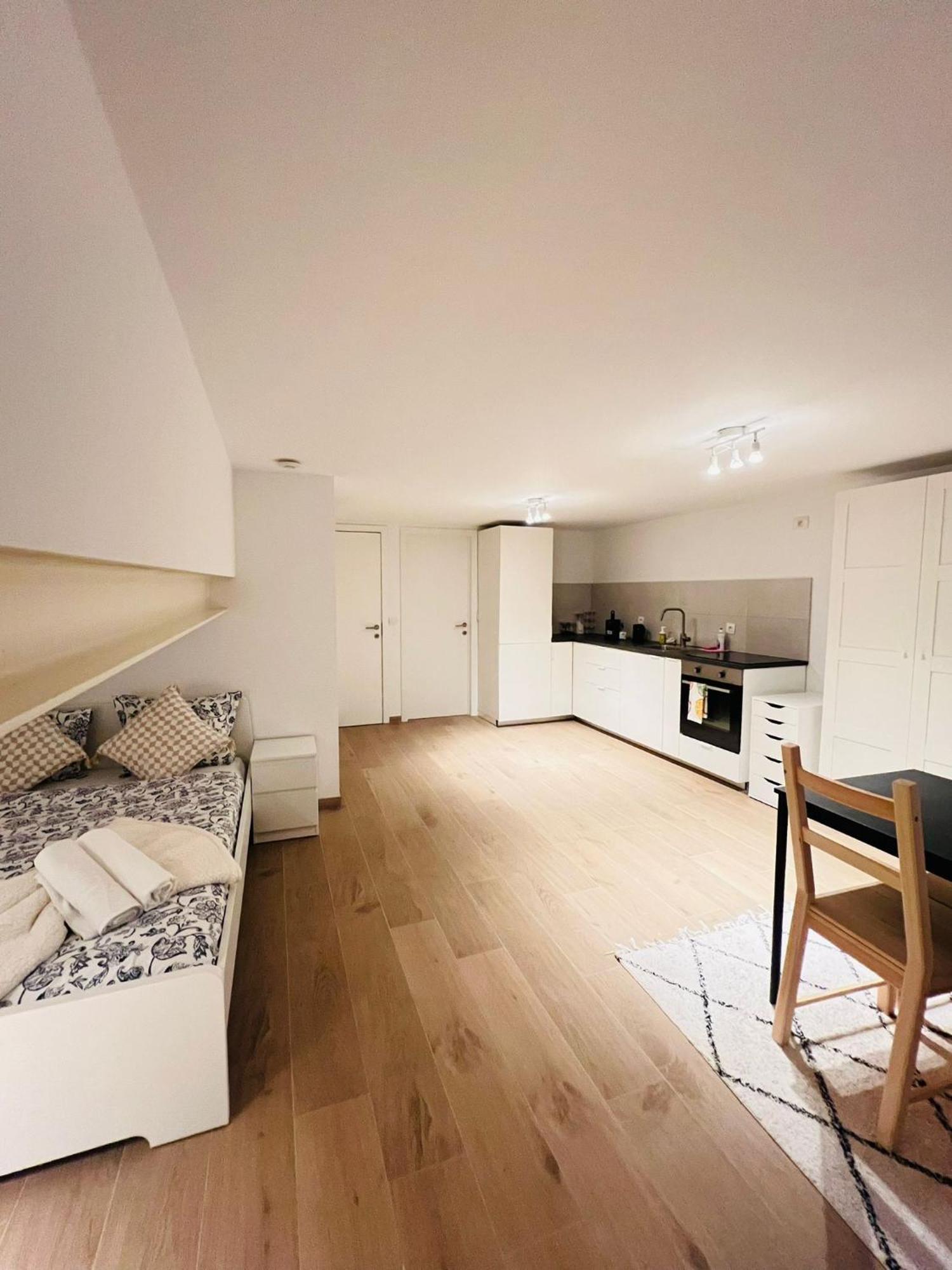 Oneluxstay Near Fashion District 안트베르펜 외부 사진